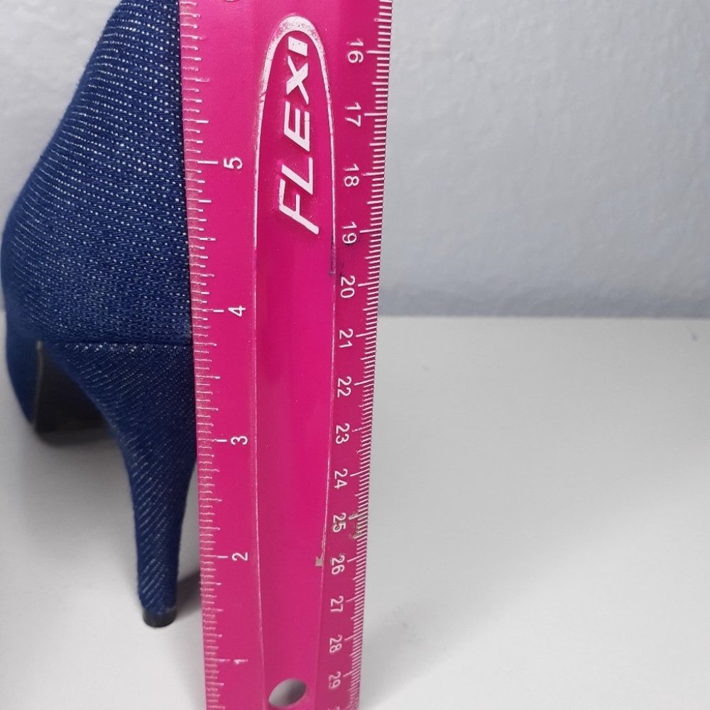 New Embroidered heel - Picture 5 of 10